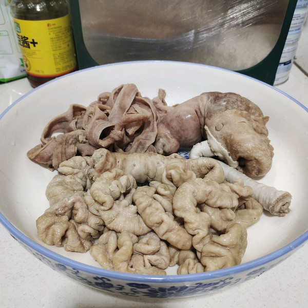 豬三寶（豬大腸，豬小腸，豬肚）