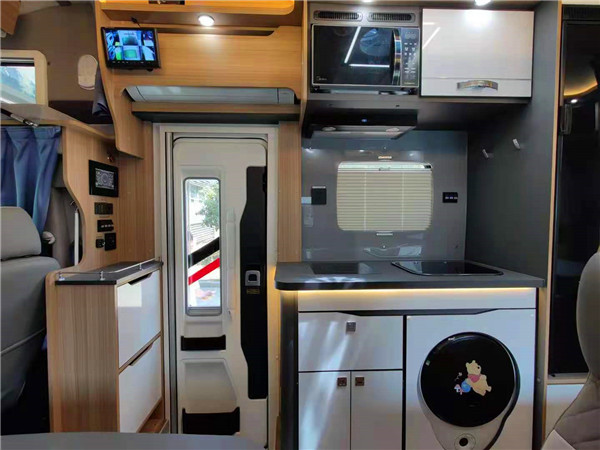 戴德雲遊房車高性價比車型，主機廠出口品質