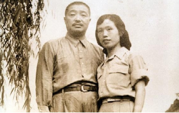 46年賀龍戰友關嚮應去世，賀龍為滿足其願望，給兒子取名“鵬飛”