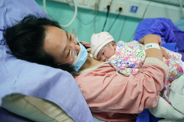 6個新生兒餵養問題：啥時候喂、怎麼喂、如何看是否吃飽？別喂錯