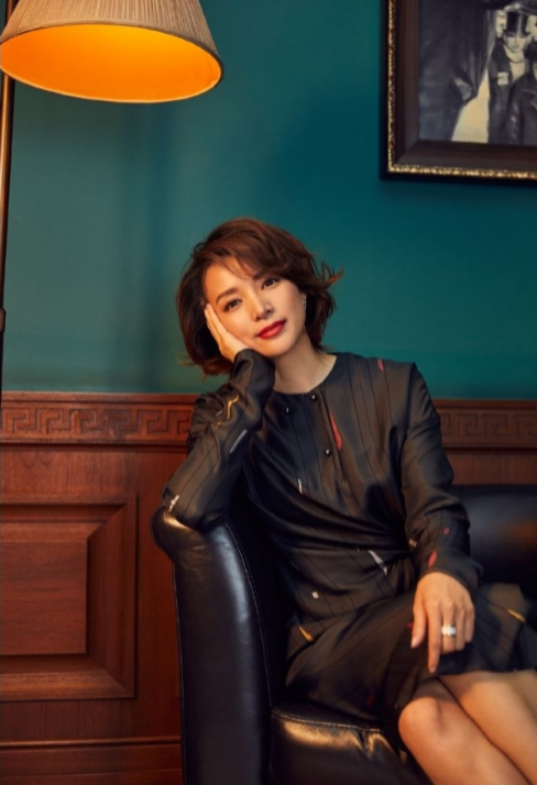 想學高階優雅的穿衣品味，還是要看董卿，每一套都暗藏細節