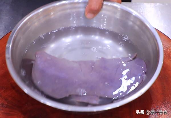 豬肝如此爆炒鮮嫩不老，廚師長分享做法和技巧，滑嫩不腥又入味