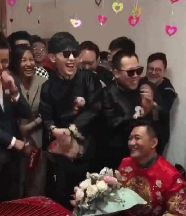 因為310萬輸掉大好前程，粉絲喊冤不意外，鄧倫才是真糊塗