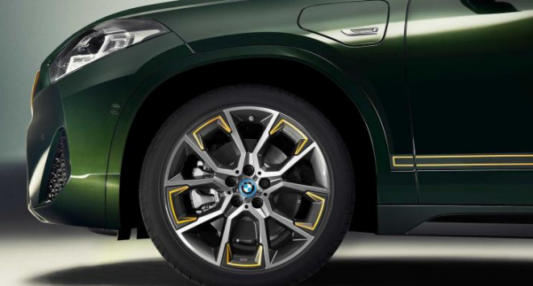 官宣丨新款寶馬X2釋出，車身鑲嵌金邊，土豪氣息十足，3月份投產