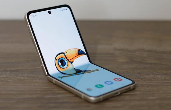 三星Galaxy Z Flip 3可摺疊手機評測:價格只相當於普通旗艦手機 三星Galaxy Z Flip 3可摺疊手機評測:價格只相當於普通旗艦手機