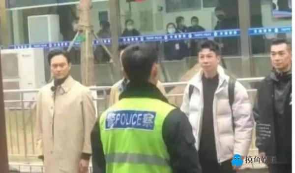 趙文卓被誣陷飆車被抓，網友幫闢謠，陳小春張智霖變交警指揮交通