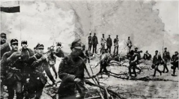 抗戰中，同為&OpenCurlyDoubleQuote;草鞋軍&rdquo;的川軍成功逆襲，80萬貴州黔軍哪兒去了？