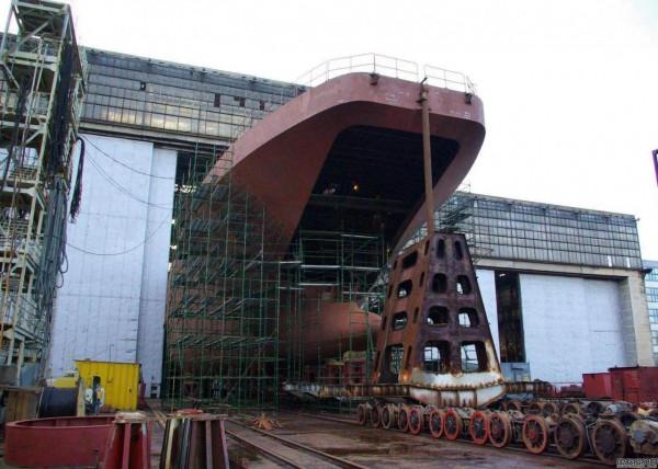 由於政府給予國有企業優先權，印度的海軍和私營造船廠陷入困境