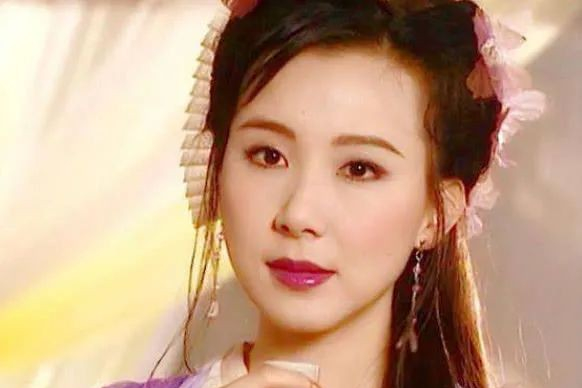 臉僵如石、腫成發麵饅頭，這7位女星動臉後變“災難現場”