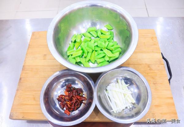 冬天面板乾燥,多吃這6道補水家常菜,營養又滋潤,常吃少上火 冬天面板乾燥,多吃這6道補水家常菜,營養又滋潤,常吃少上火