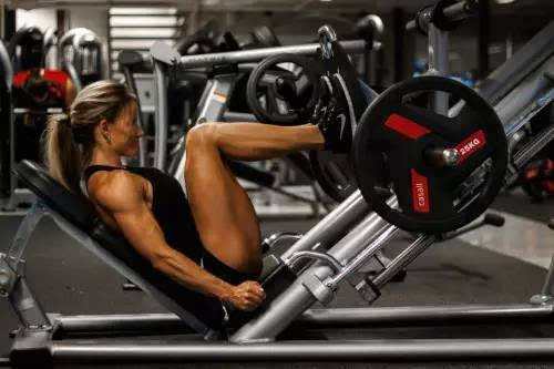 深蹲是練腿的王牌動作,腿舉能替代深蹲嗎? 深蹲是練腿的王牌動作,腿舉能替代深蹲嗎?