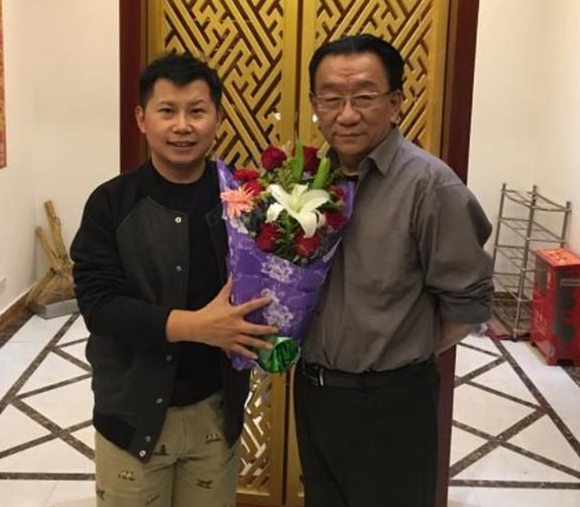 何雲偉發文喊郭德綱“老師”,曬和姜昆的合影,卻隻字不提侯耀華 何雲偉發文喊郭德綱“老師”,曬和姜昆的合影,卻隻字不提侯耀華