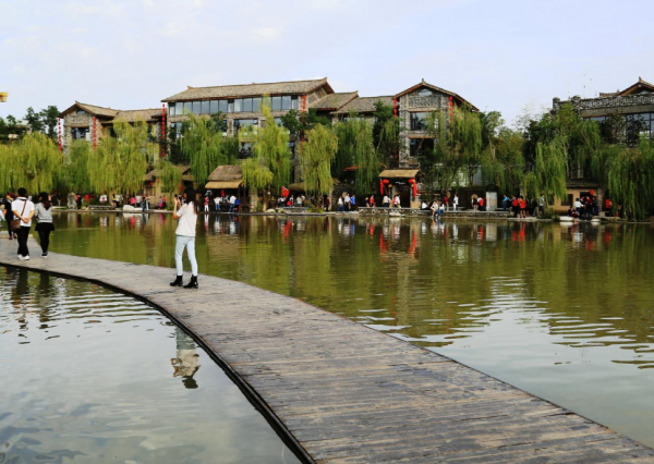 陝西出資8億建溼地公園，免費開放無停車費，被譽為中國第一水街