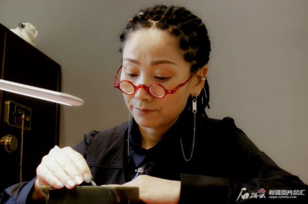 出彩新疆人丨馬金萍:以玉為伴“打磨”精彩人生 出彩新疆人丨馬金萍:以玉為伴“打磨”精彩人生