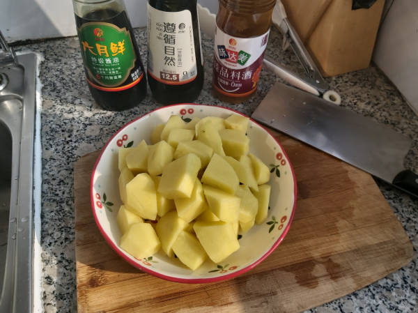 奧爾良砂鍋雞煲，味道濃郁鮮香，自己做乾淨衛生還省錢