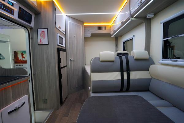支援個性化定製，室內空間高，價效比高，愛旅途V90C型房車
