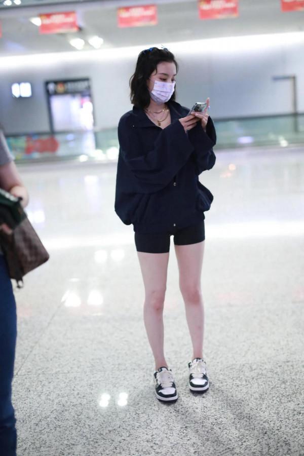 機場抓拍娛樂圈的小花私服，你更喜歡誰