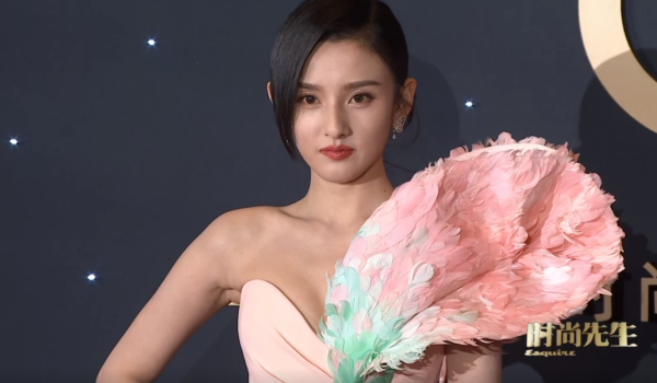 時尚先生紅毯女星搶鏡：有人穿成火龍果，還有人髮型撞款潘長江