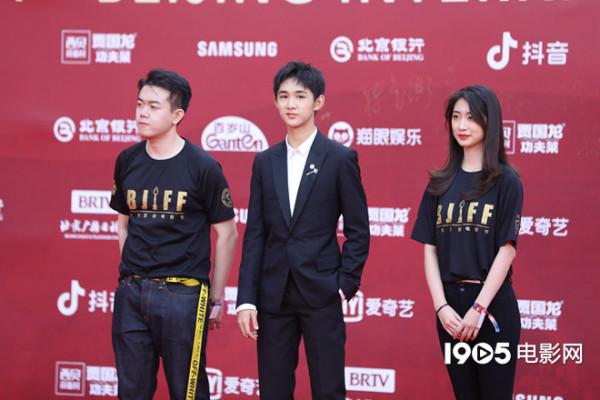 群星閃耀！鞏俐陳凱歌吳京等亮相北影節開幕紅毯