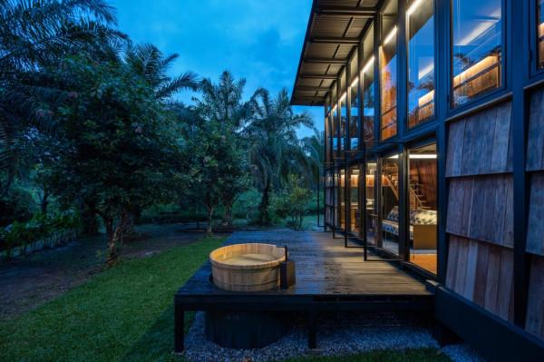 鋼結構與舊木材構築的度假小屋:在標準化構件中尋求個性化表達 鋼結構與舊木材構築的度假小屋:在標準化構件中尋求個性化表達