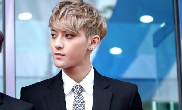 黃子韜：為啞巴發小學手語，成名後把他留在身邊當助理