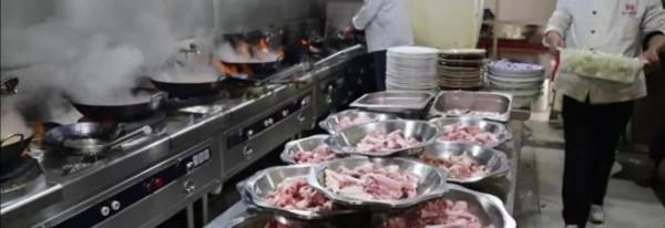 山東帥哥做炒雞18年,75元一份獨創工藝,一天200只不扛賣 山東帥哥做炒雞18年,75元一份獨創工藝,一天200只不扛賣