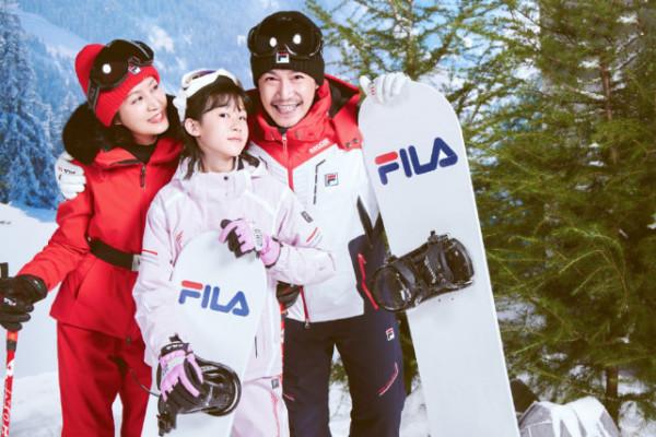 陸毅一家四口拍大片!大女兒穿著保守照樣美成女神,關鍵有超模範 陸毅一家四口拍大片!大女兒穿著保守照樣美成女神,關鍵有超模範