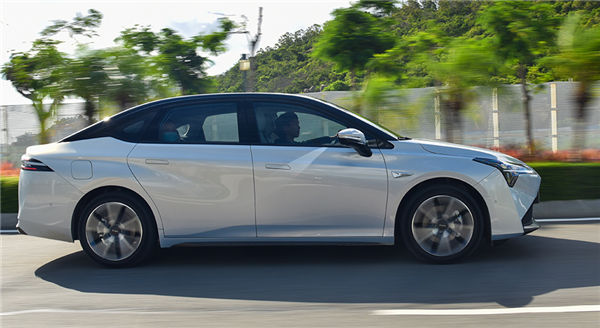 試駕AION S Plus,15萬級純電動轎跑轎中的一匹黑馬 試駕AION S Plus,15萬級純電動轎跑轎中的一匹黑馬