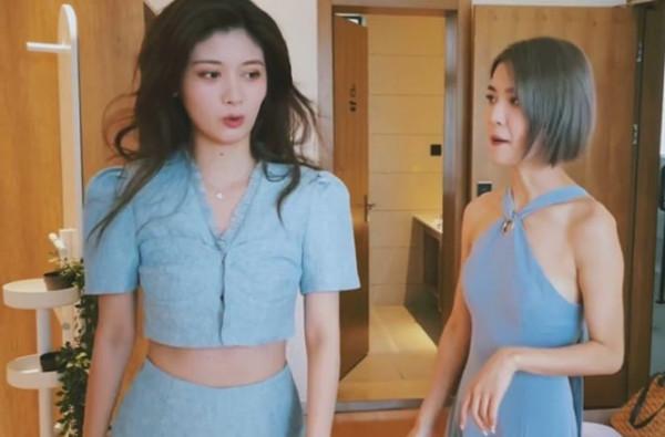 《心動4》羅悅嘉曬與麥姐合照，只顧臉好看手指P歪了，太敷衍了