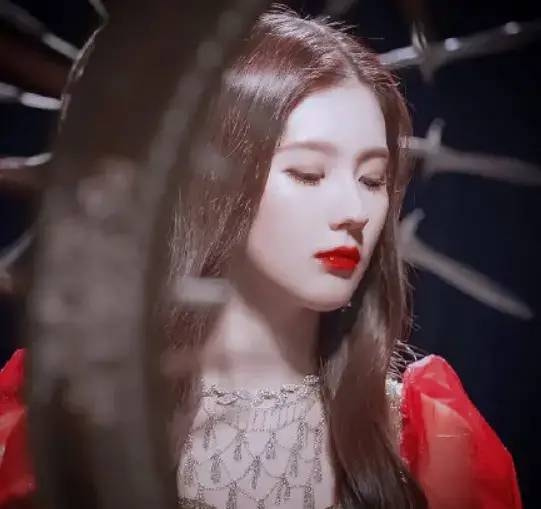 “五代神顏”趙美延：曾因未成年戀愛被勸退，如今是門面級的主唱