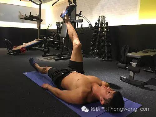 經典核心訓練幫助深蹲更穩定