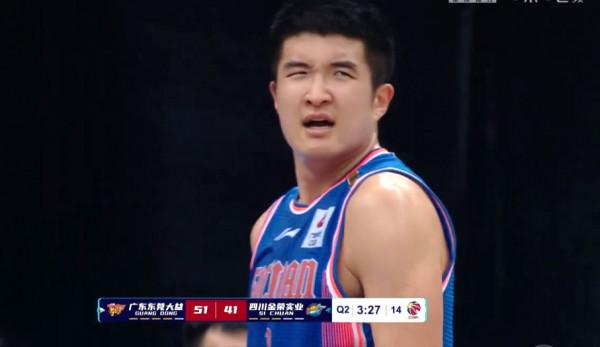 胡明軒徐傑合砍60分，李泓翰領銜5人得分上雙，廣東男籃險勝四川