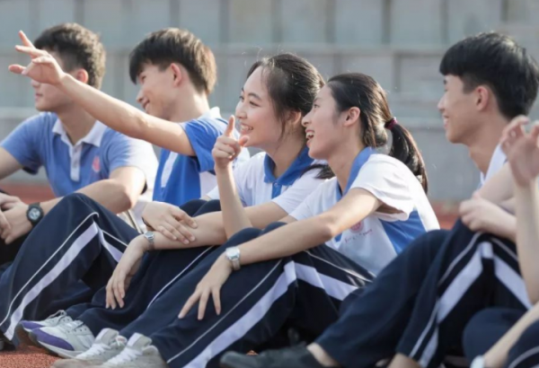 學生進入“變聲期”，家長如何做好準備，才能避免孩子變成公鴨嗓