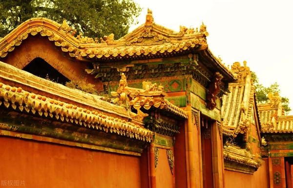 慈禧太后最後的日子，三天之內下了十三道懿旨，溥儀見到她就大哭