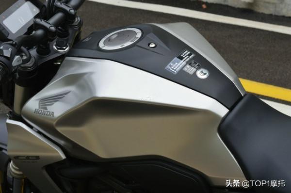 被價格掩蓋了實力!本田CB300R騎行體驗 完美的入門級街車 被價格掩蓋了實力!本田CB300R騎行體驗 完美的入門級街車