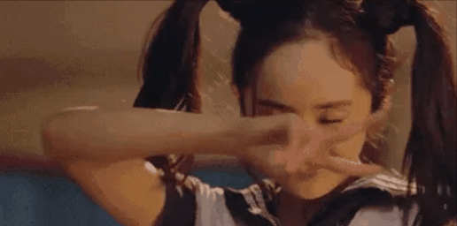 救命,楊冪的新造型也太俗了!完全靠一雙眼硬撐... 救命,楊冪的新造型也太俗了!完全靠一雙眼硬撐...