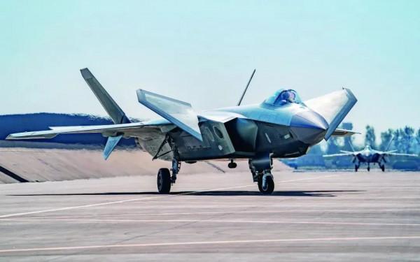 央視曝光龐大的殲-20飛行員隊伍，中國需要多少殲-20？