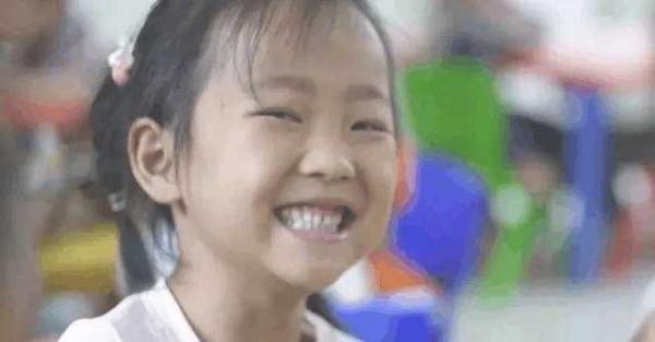 媽失蹤爸坐牢，6歲女孩撐起三代之家，13億人為她點贊加油