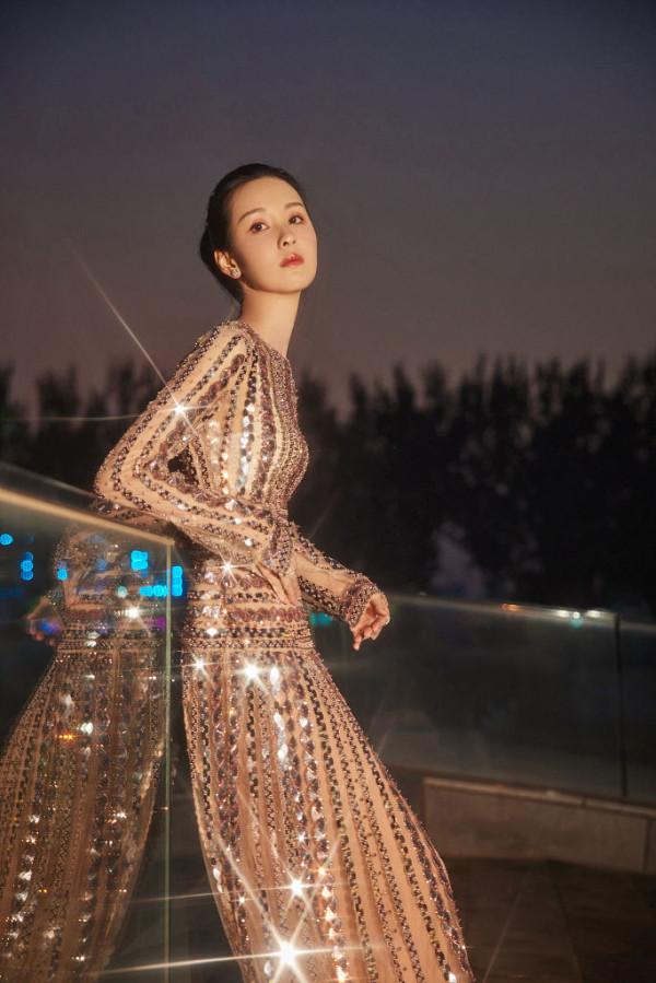 陳都靈薄荷色禮服渲染秋日溫柔 大秀天鵝頸+鎖骨殺誘惑力滿分 陳都靈薄荷色禮服渲染秋日溫柔 大秀天鵝頸+鎖骨殺誘惑力滿分