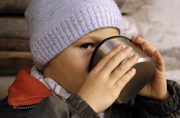 央視曝光“奪命保溫杯”：這4種東西很危險，你的孩子可能正在用