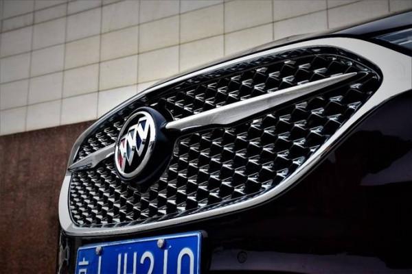 花三十萬買五十萬的享受，君越艾維亞