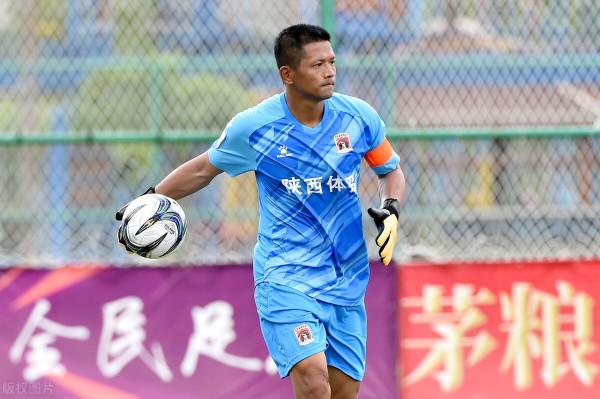 奇葩!中乙球隊主帥親自披掛上陣,42歲前國門新位置竟然是中場 奇葩!中乙球隊主帥親自披掛上陣,42歲前國門新位置竟然是中場