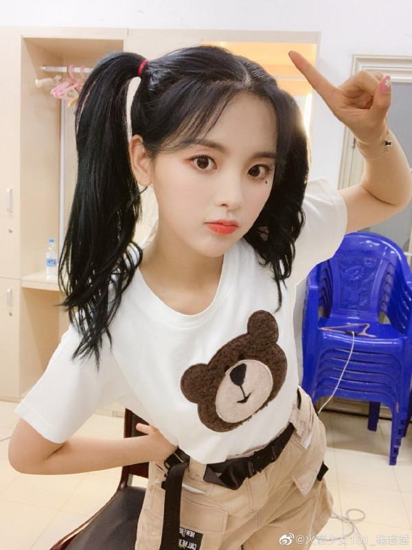 草根少女楊超越：從服務員到爆紅，讓無數二代咬牙切齒又望塵莫及