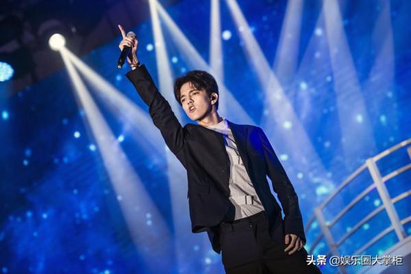 從國寶級歌手到一天吃不上飯,迪瑪希的故事遠比你想象的令人崩潰 從國寶級歌手到一天吃不上飯,迪瑪希的故事遠比你想象的令人崩潰