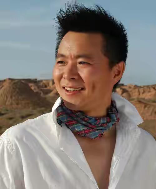 王宏偉4歲喪父44歲當爸：愛妻子女兒，也愛為他孀居49年的媽