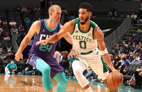 轟23+8,湖人舊將爆發!雙探花71分,綠軍兩連勝!三球25+9也沒招 轟23+8,湖人舊將爆發!雙探花71分,綠軍兩連勝!三球25+9也沒招