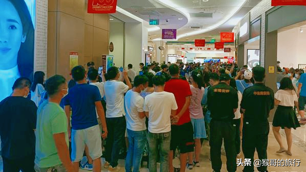 逛一逛海口免稅店，看看能買些什麼，能享受什麼優惠政策