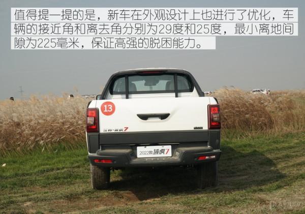 誰說皮卡只能拉貨？2.0T+8AT的江鈴域虎7，翻山越嶺也毫不費力