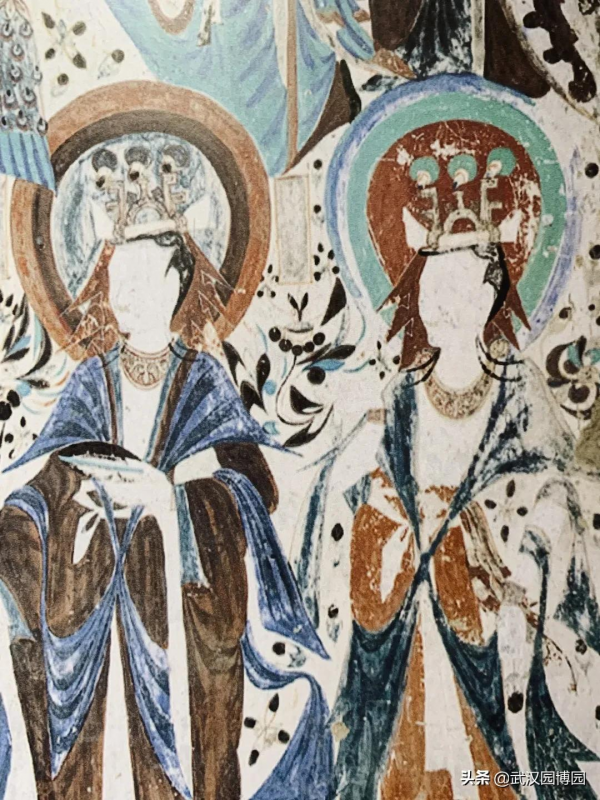 千年敦煌壁畫裡，藏著你的深秋時尚指南