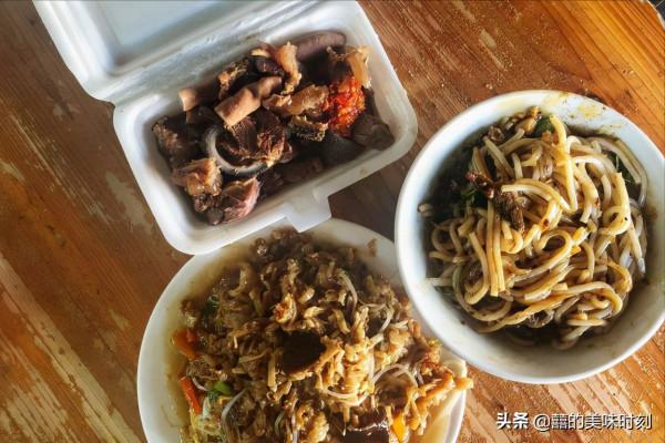 海南大姐在菜市場擺攤,當地人一大早就來喝酒吃肉,外地人吃不慣 海南大姐在菜市場擺攤,當地人一大早就來喝酒吃肉,外地人吃不慣